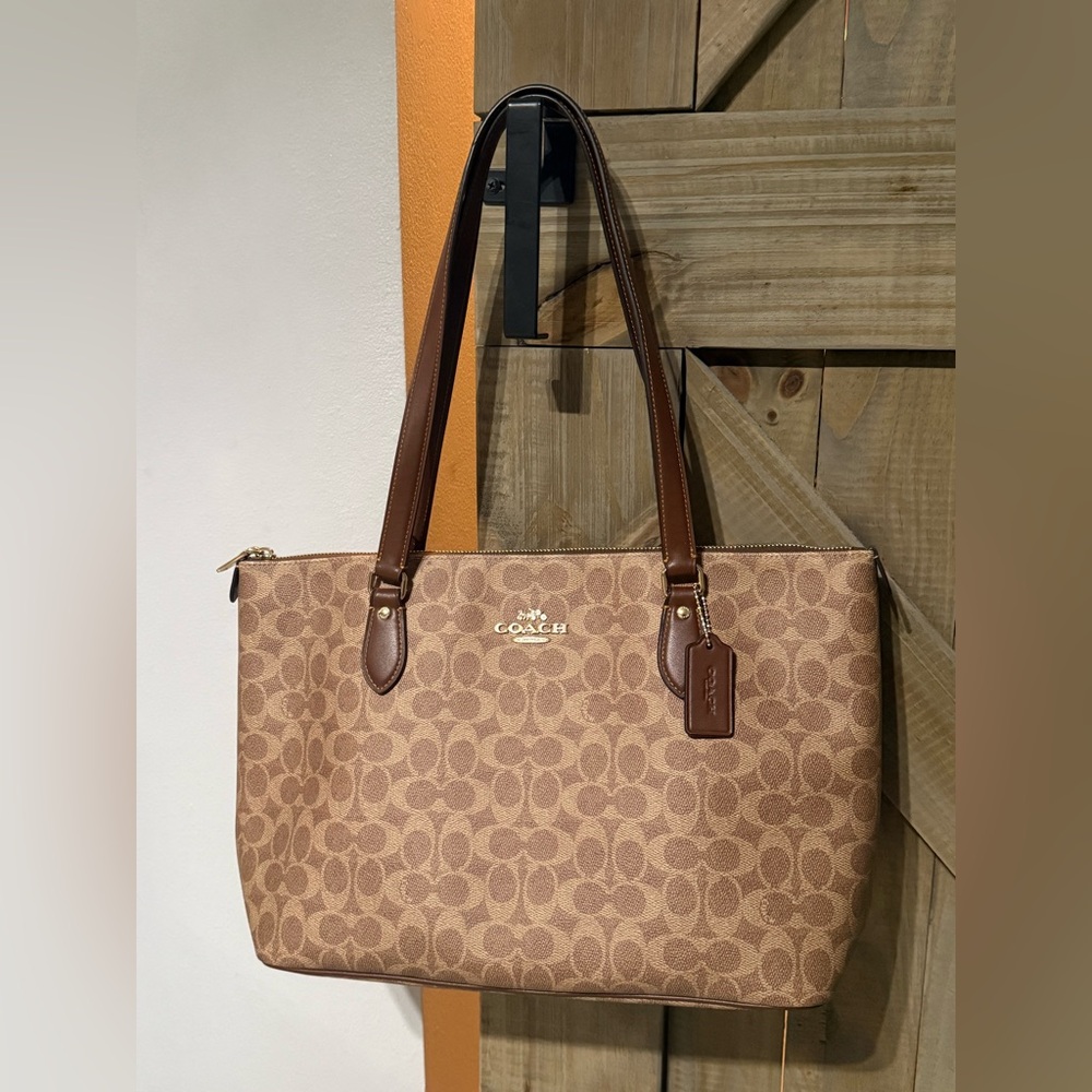 COACH Gallery Tote Signature Canvas